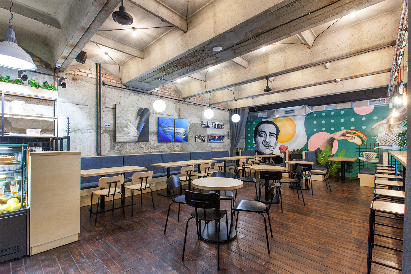 Sàn gỗ công nghiệp có nhiều ưu điểm phù hợp với quán cafe